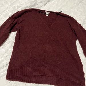Maroon v-neck sweater